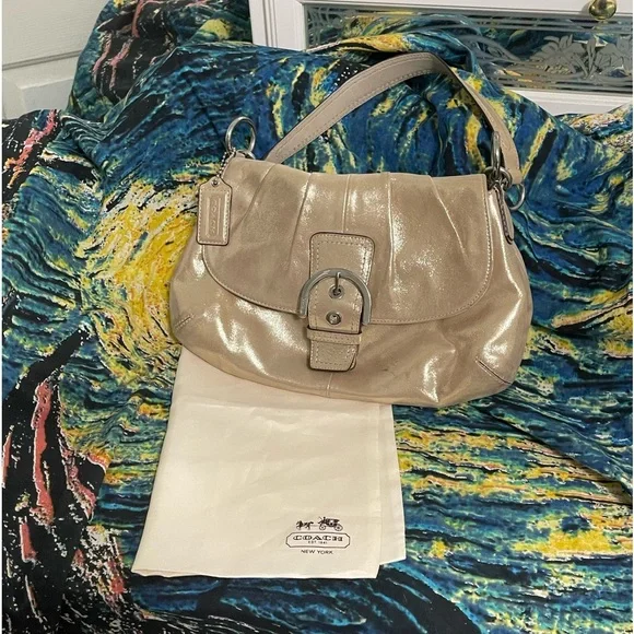バッグ Coach Signature Soho Bag Champagne Gold Coach soho signature gold - Gem